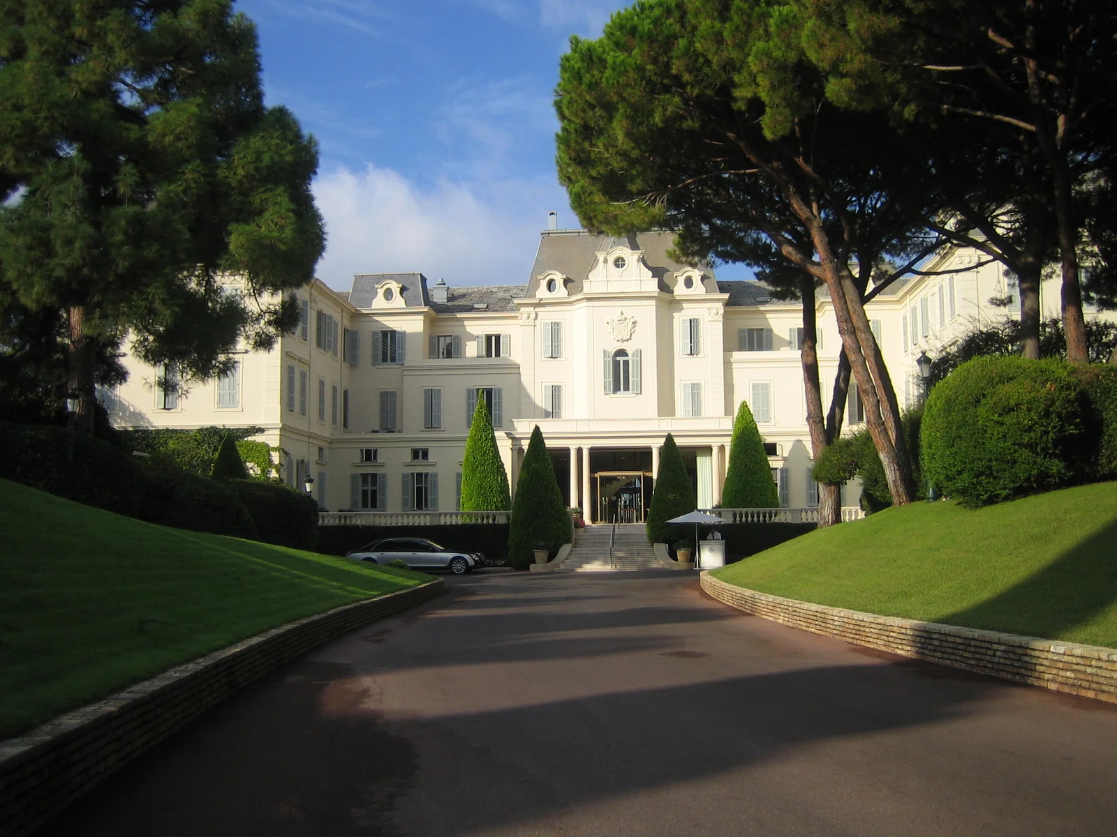 Main facade of Hotel du Cap-Eden-Roc, Antibes